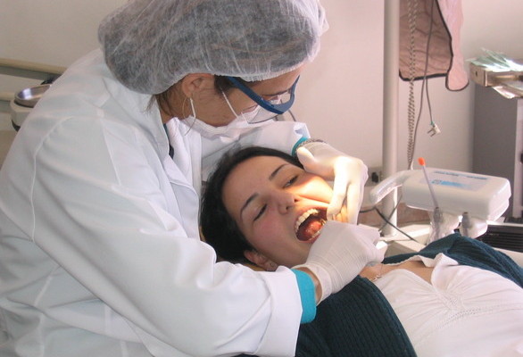 Zadbaj o uśmiech chodząc do stomatologa